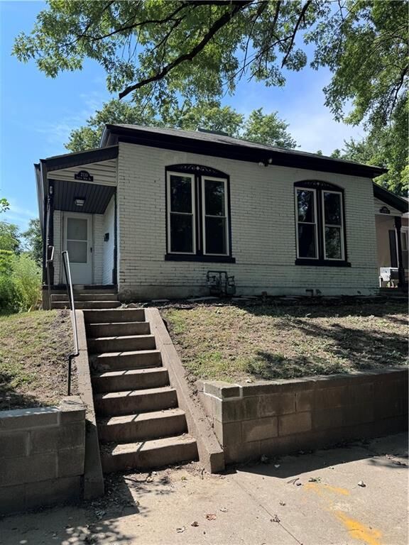 Property Photo:  2108 S 14th Street  MO 64503 