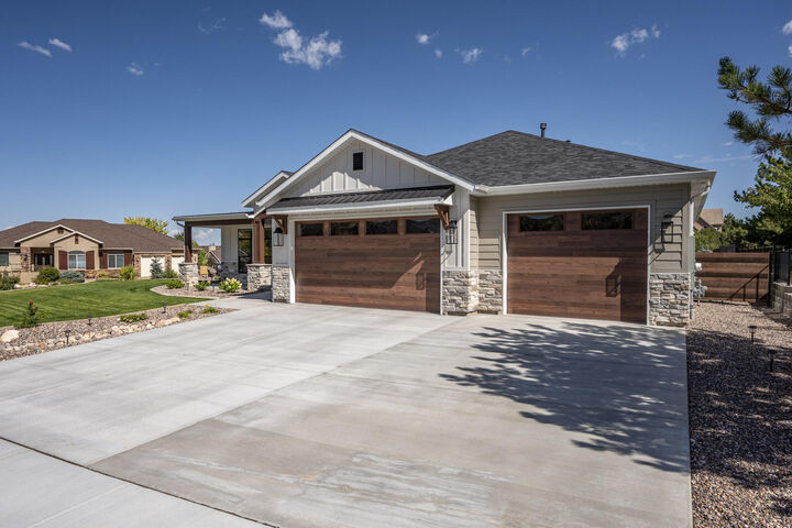 Property Photo: 1017 E Cellowood Ln UT 84721
