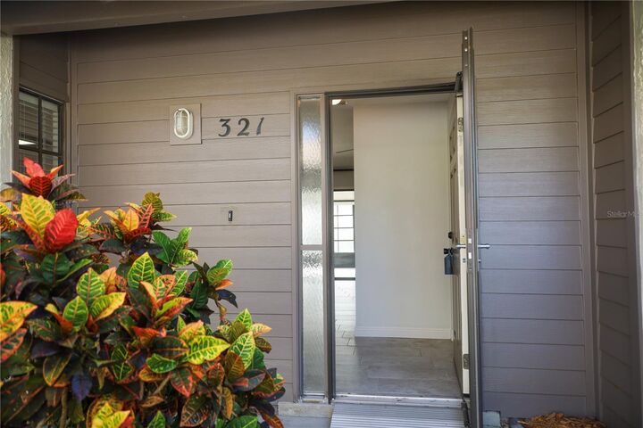 Property Photo:  321 Windrush Loop  FL 34689 
