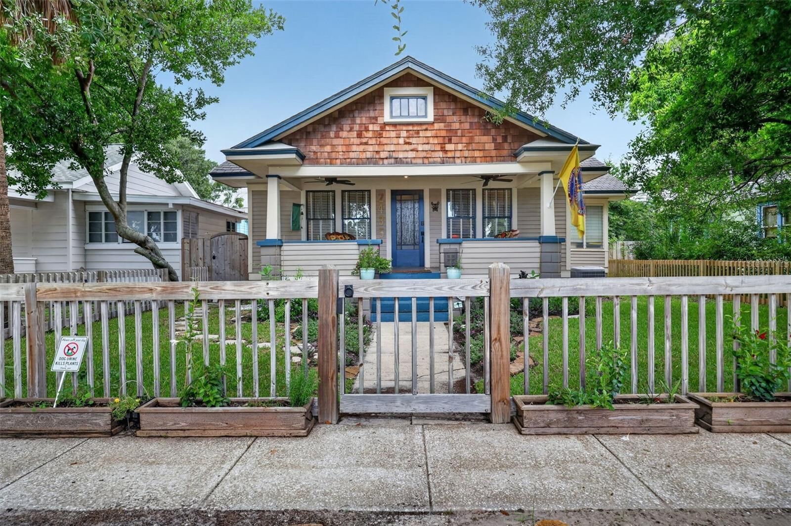 Property Photo: 2435 4th Avenue N FL 33713