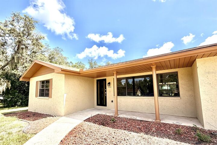 Property Photo:  2404 N Cochrane Road  FL 33825 