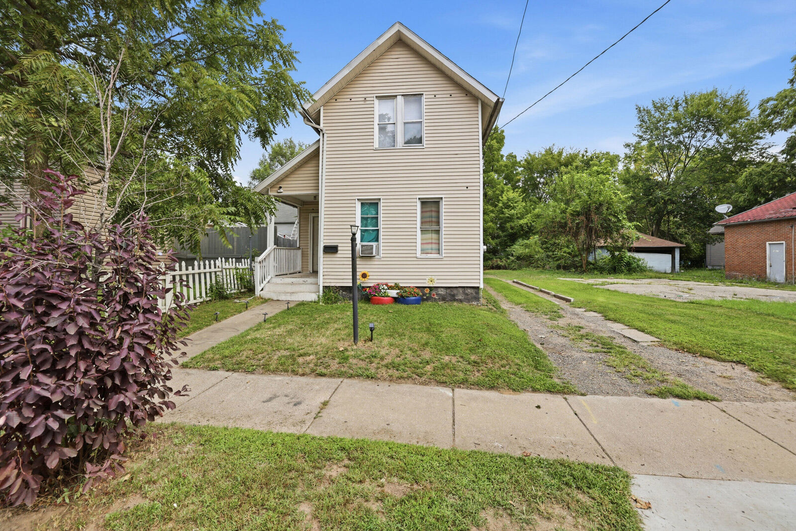 Property Photo:  1207 E Vine Street  MI 49001 