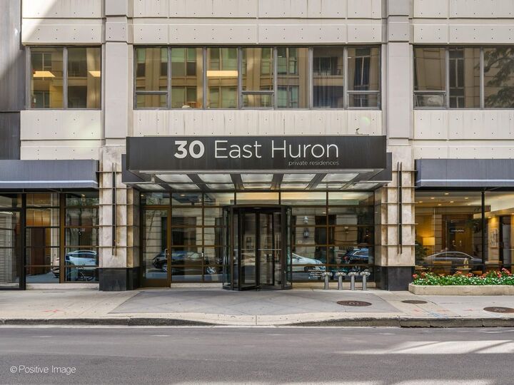 Property Photo: 30 E Huron Street 4106 IL 60611