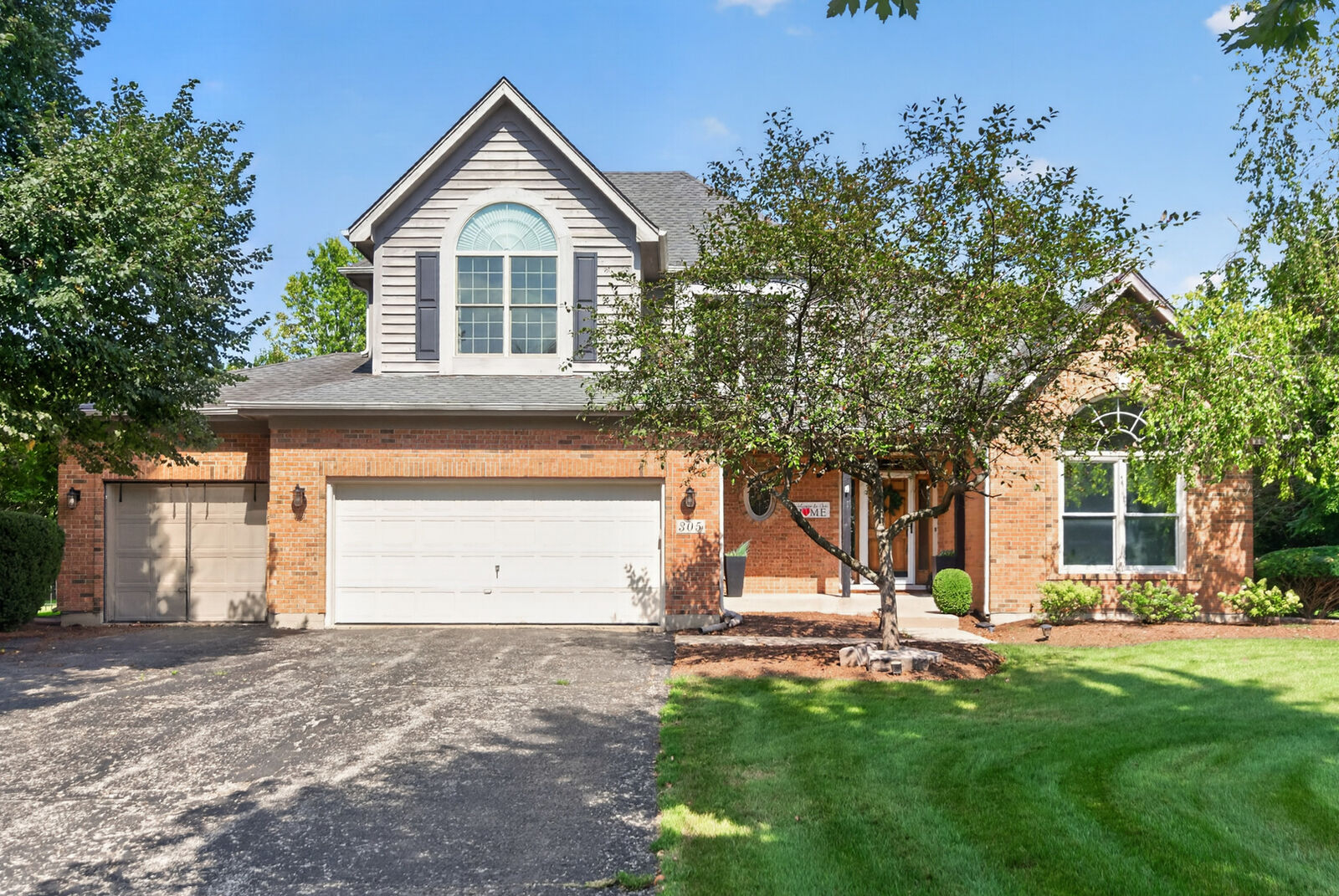 Property Photo:  305 Windsor Circle  IL 60175 