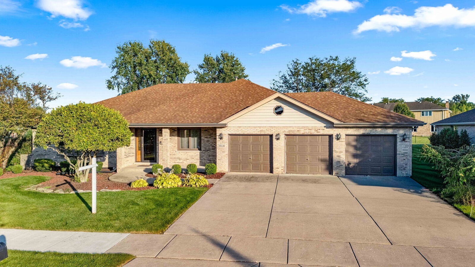 Property Photo:  10241 Royal Court  IL 60448 