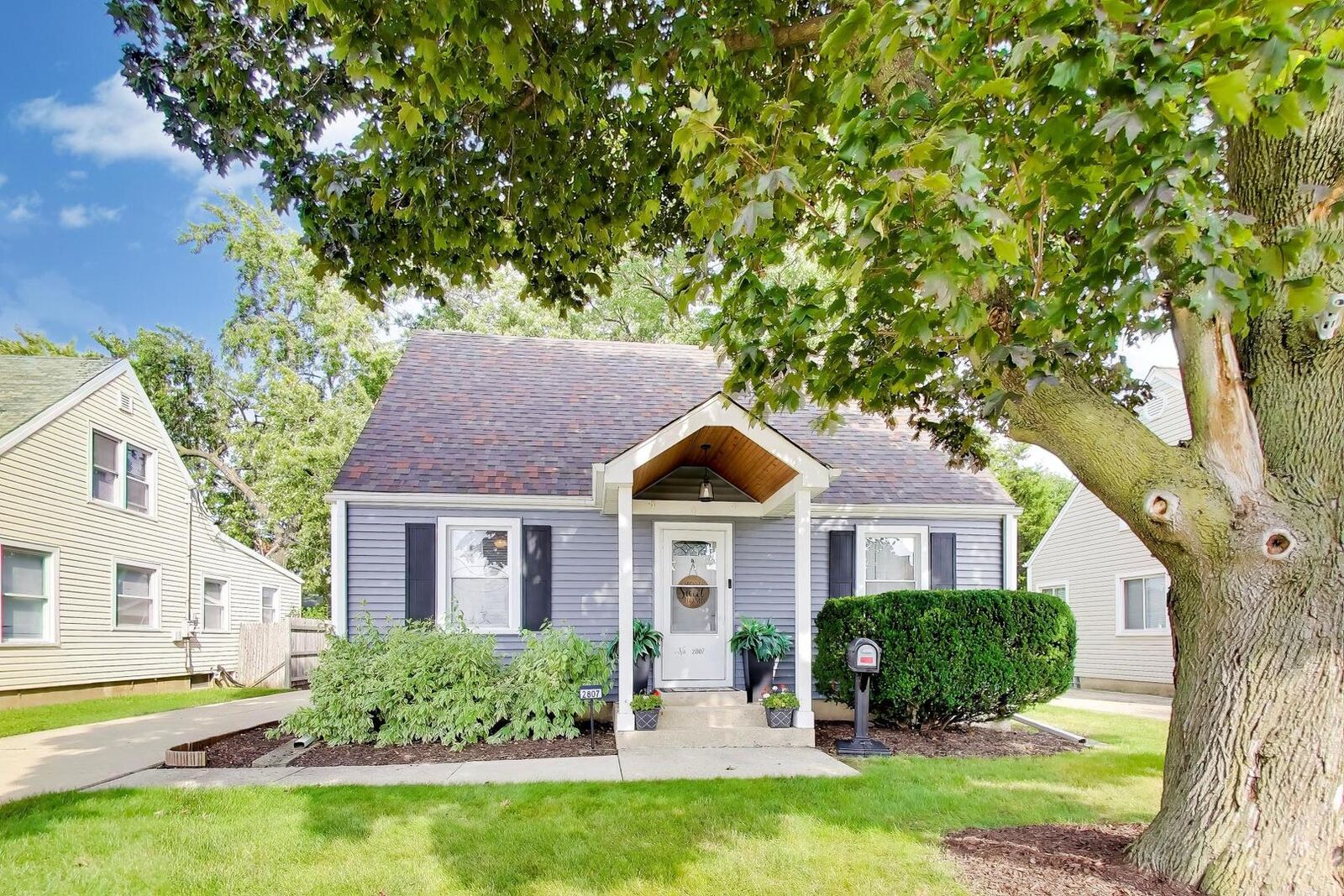 Property Photo: 2807 Scott Street IL 60131
