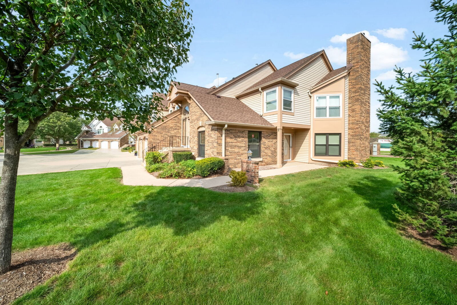 Property Photo: 2 Willow Parkway IL 60089