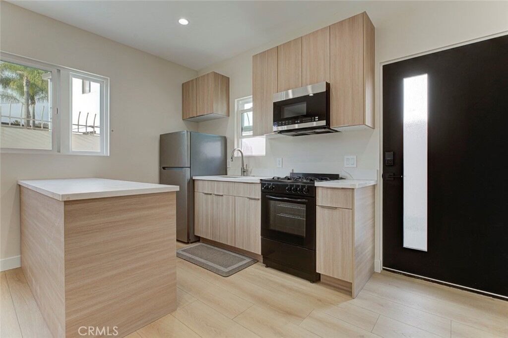 Property Photo:  1913 Eden Avenue  CA 91208 