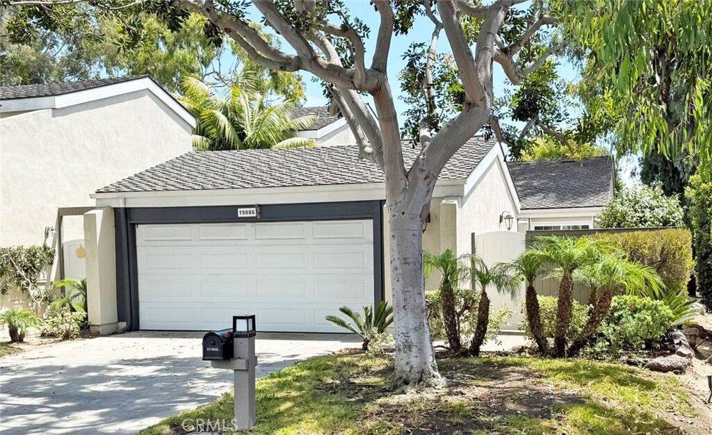 Property Photo: 19886 Waterview Lane CA 92648