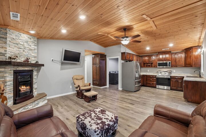 Property Photo:  950 Old Agnew Rd  TN 38478 