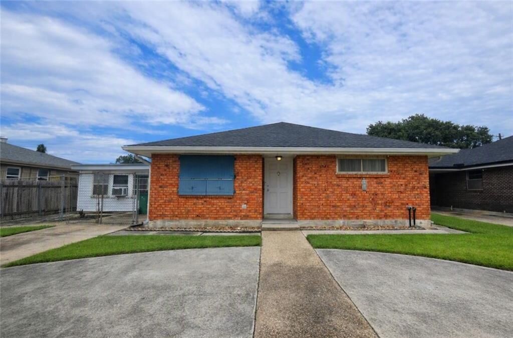 Property Photo: 2117 Diana Street LA 70056