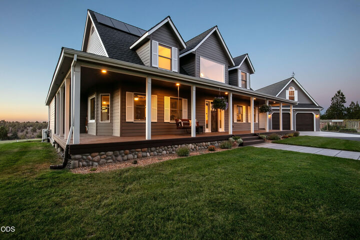 Property Photo:  6105 NW Kingwood Avenue  OR 97756 