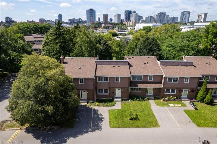 121 University Avenue E 80 — photo 1