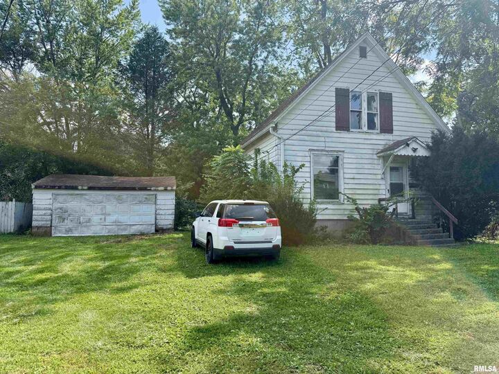 Property Photo: 260 W 1st Street IL 61401