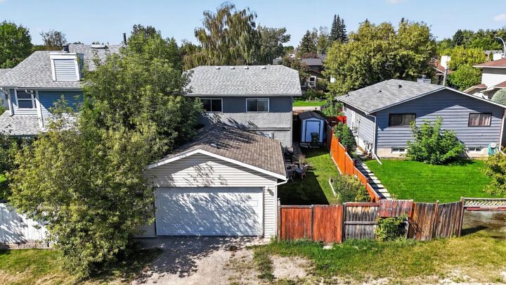 Property Photo: 255 Shawcliffe Circle SW AB T2Y 1E8