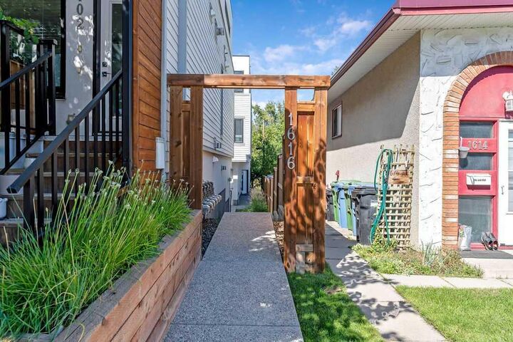 Property Photo: 1616 24 Avenue NW 202 AB T2M 1Y6