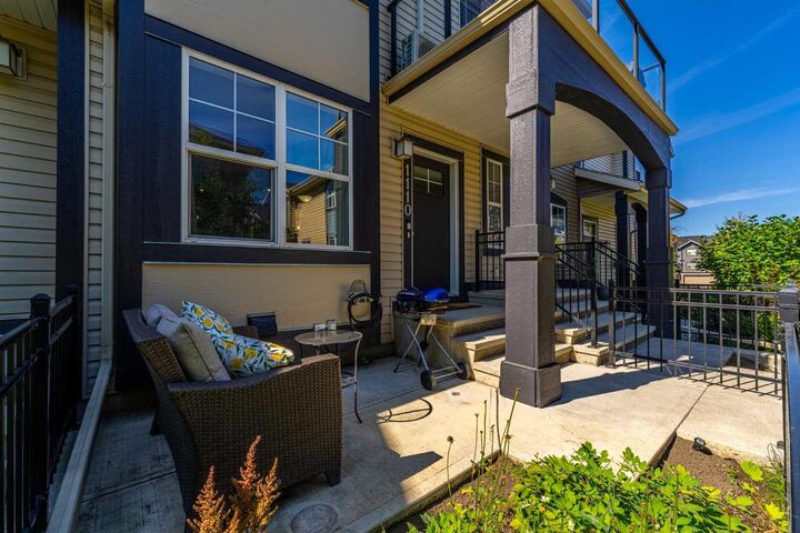 Property Photo:  1110 McKenzie Towne Row SE  AB T2Z 1E1 