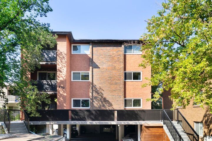 930 Royal Avenue SW 4 — photo 1