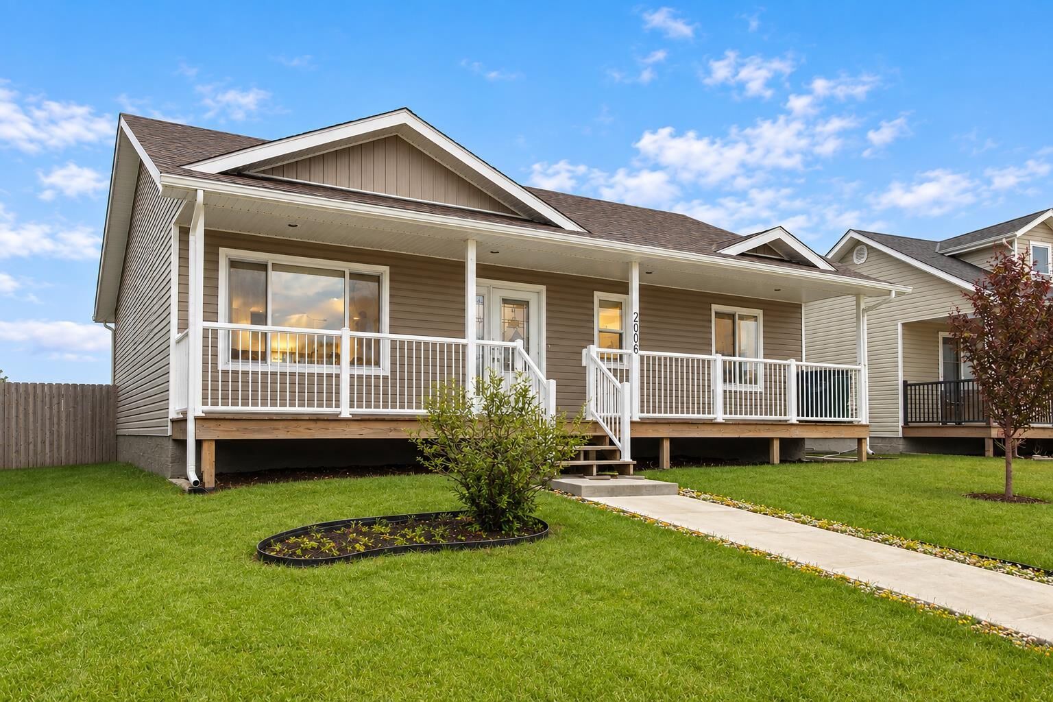 Property Photo:  2006 30 Avenue  AB T0L 1R0 