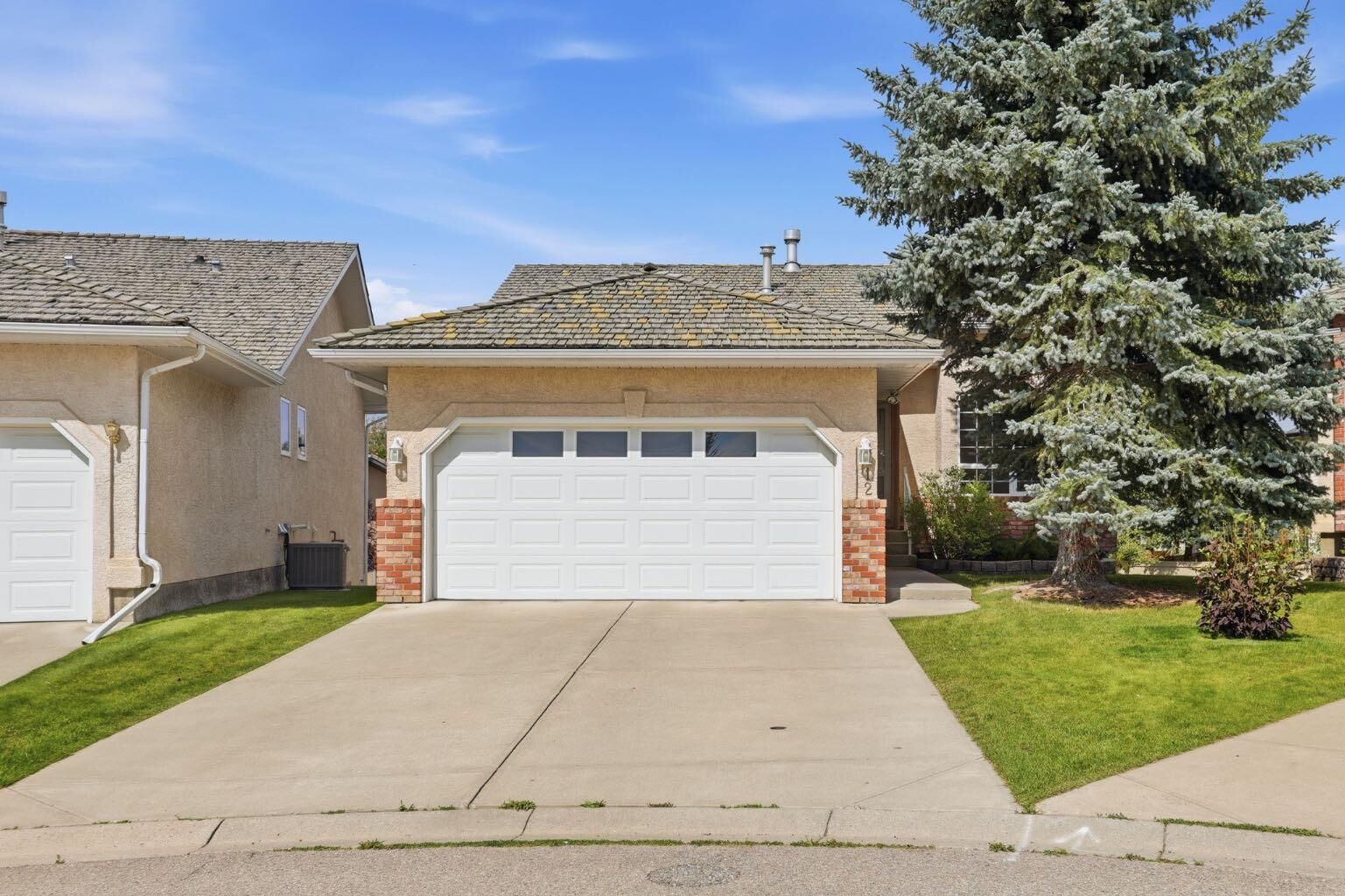 Property Photo:  112 Shannon Road SW  AB T2Y 3W7 