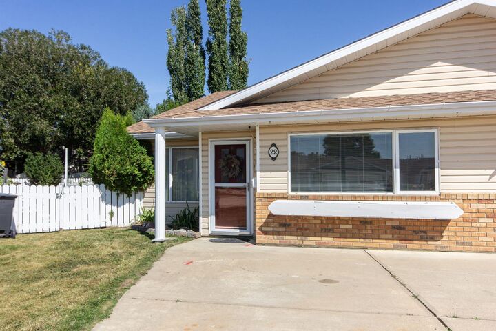 22 Dale Close — photo 1