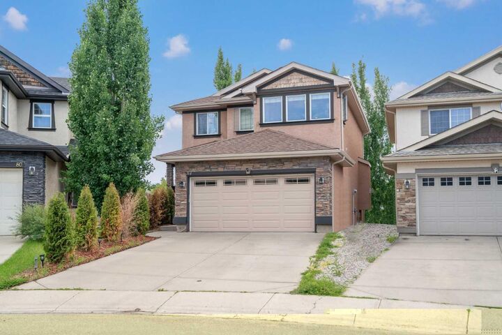 Property Photo:  84 Everwillow Park SW  AB T2Y 5C6 