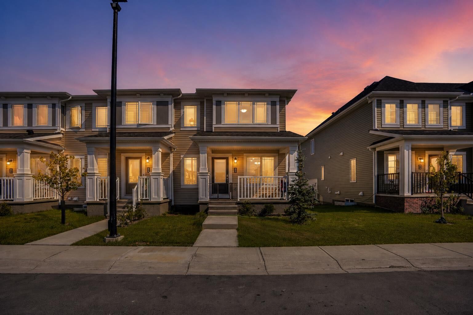 Property Photo:  812 Windbury Street SW  AB T4B 5J5 