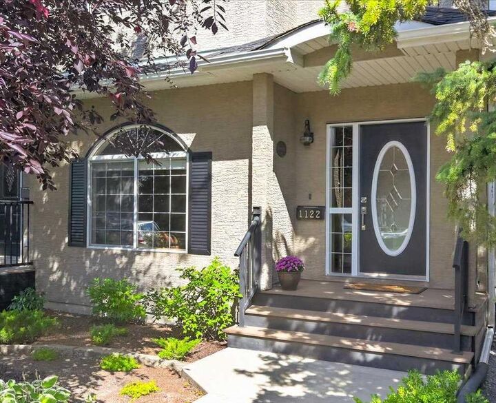 Property Photo:  1122 21 Avenue NW  AB T2M 1K9 