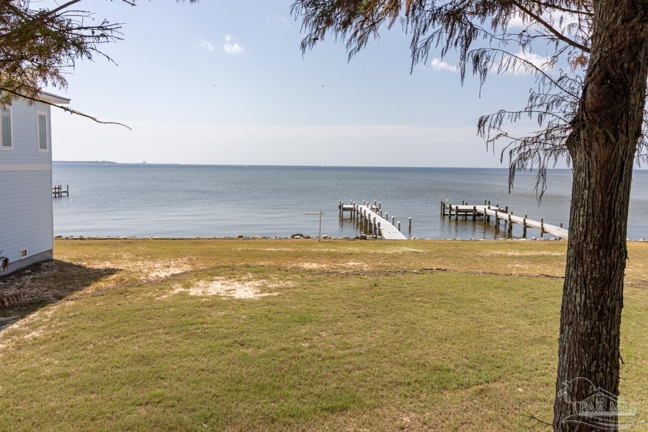 Property Photo:  117 Bayshore Dr  FL 32507 