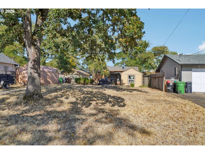 Property Photo:  464 S 12th St  OR 97051 