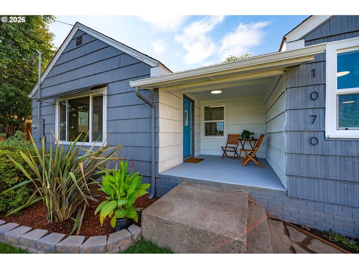 Property Photo:  1070 Bethel Dr  OR 97402 