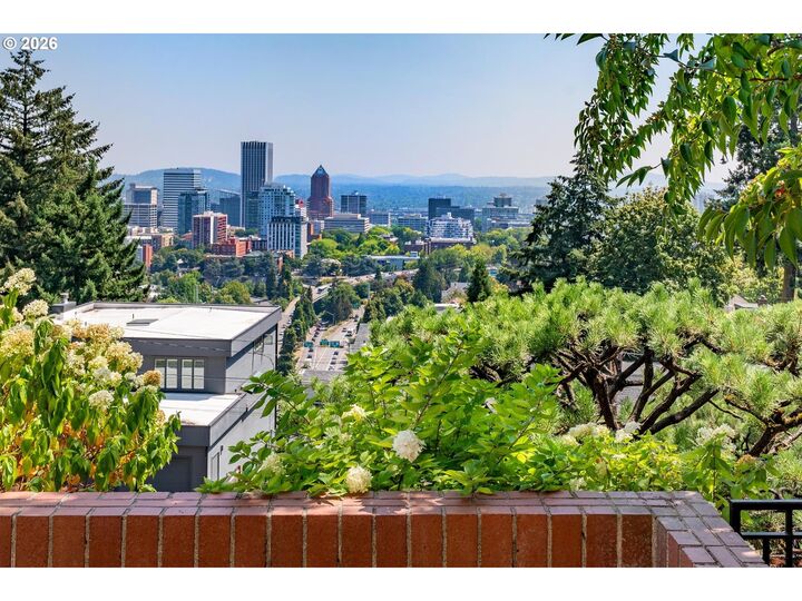 Property Photo: 1784 SW Montgomery Dr OR 97201