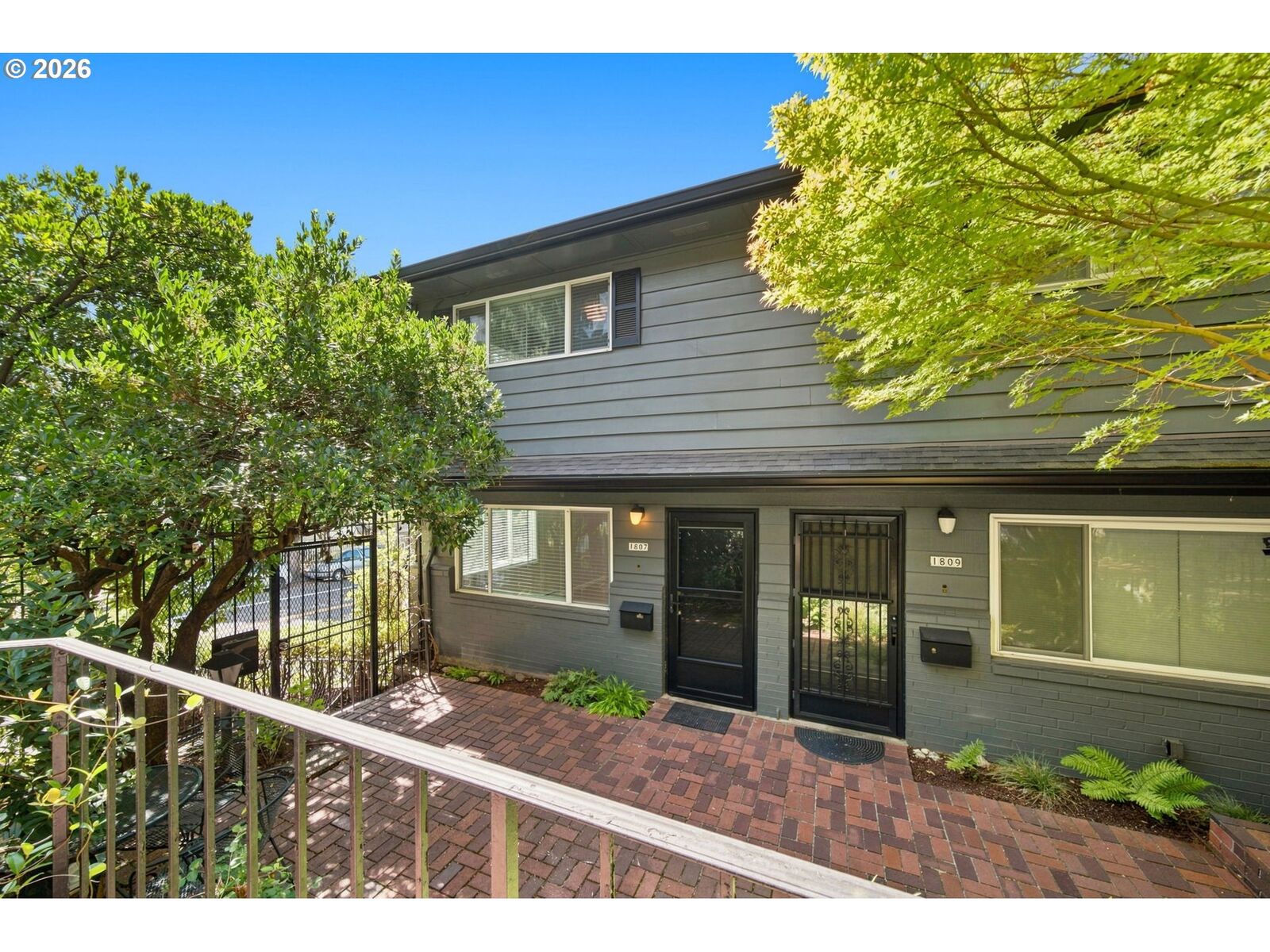 Property Photo:  1807 NE Multnomah St  OR 97232 