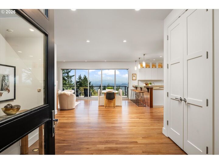 Property Photo: 4260 SW Council Crest Dr OR 97239