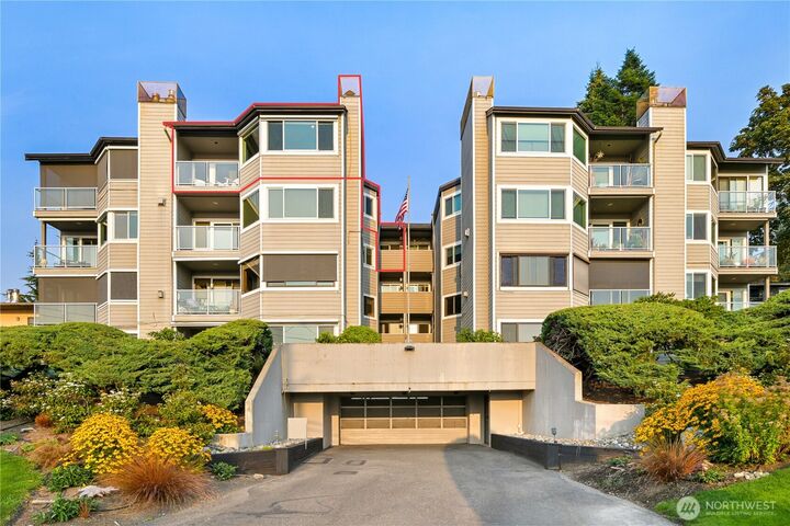 Property Photo:  424  14th Street 403  WA 98225 