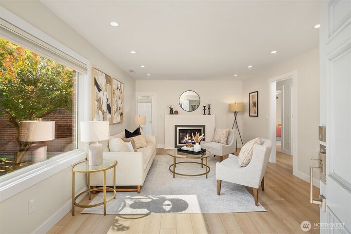 Property Photo:  11056  Goodwin Way NE  WA 98125 