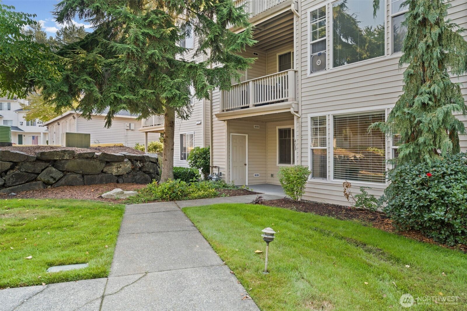 Property Photo:  4714  Mill Pond Drive SE 403  WA 98092 