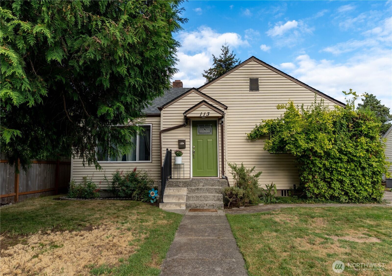 Property Photo: 113 12th Street SW WA 98371