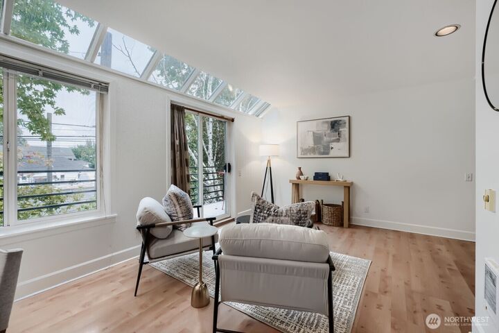 Property Photo: 115 W Galer Street 304 WA 98119