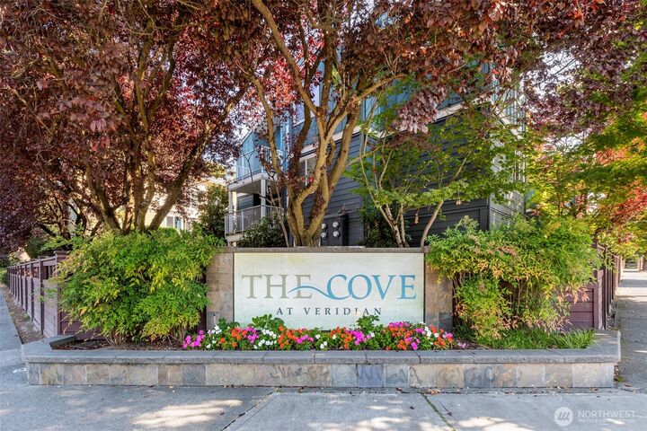 Property Photo:  300 N 130th Street 7105  WA 98133 