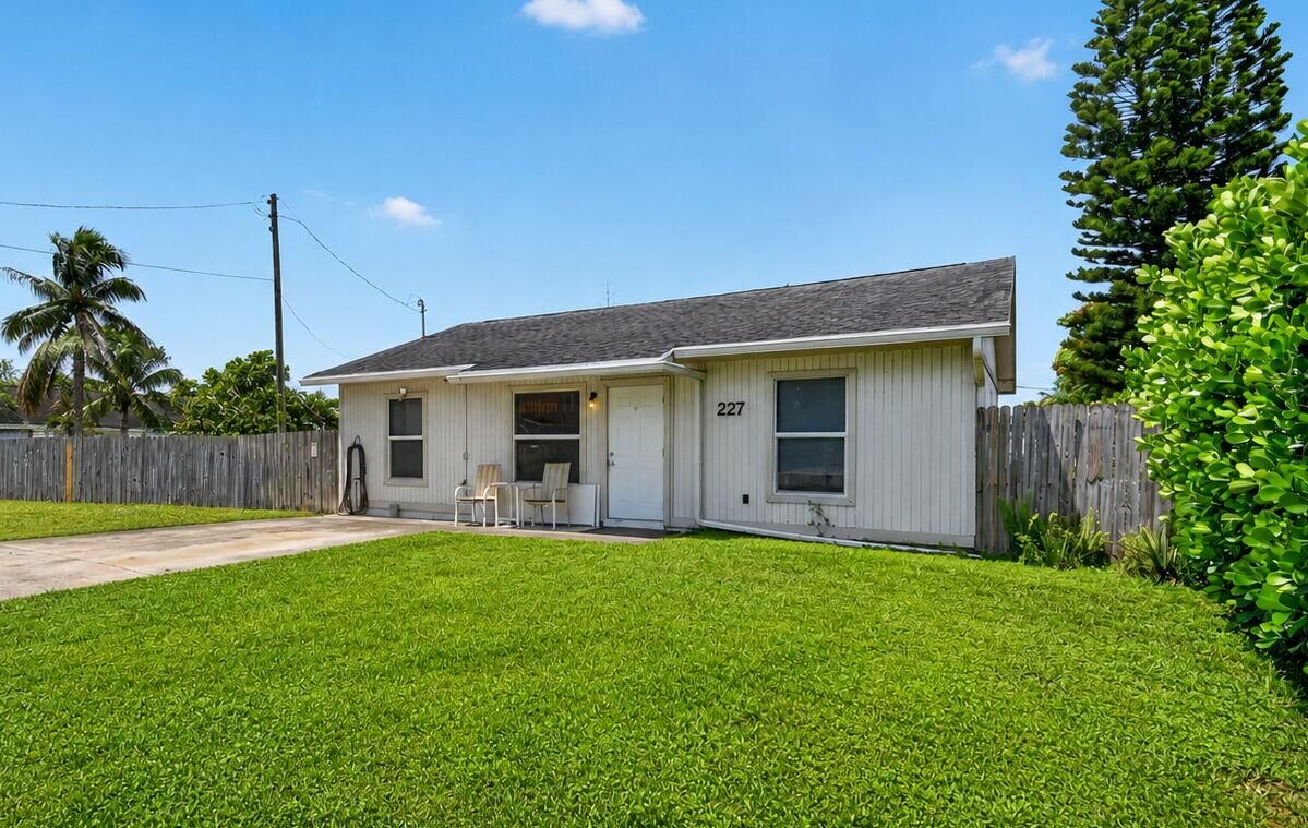 Property Photo:  207/227 Ethelyn Drive  FL 33415 