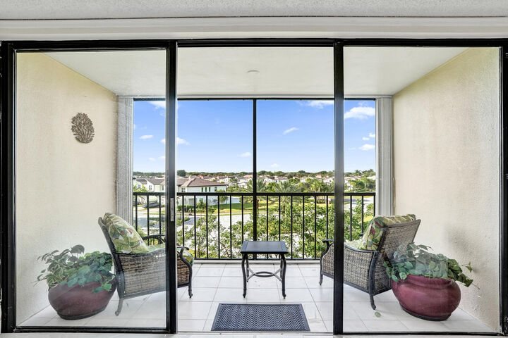 Property Photo: 5951 Wellesley Park Drive 405 FL 33433