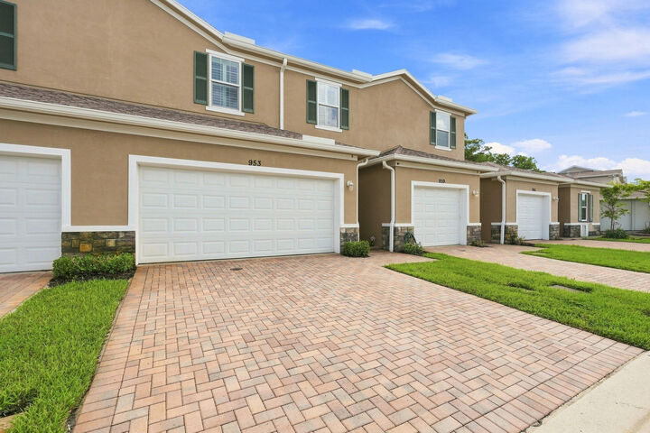 Property Photo:  953 NE Trailside Run  FL 34983 