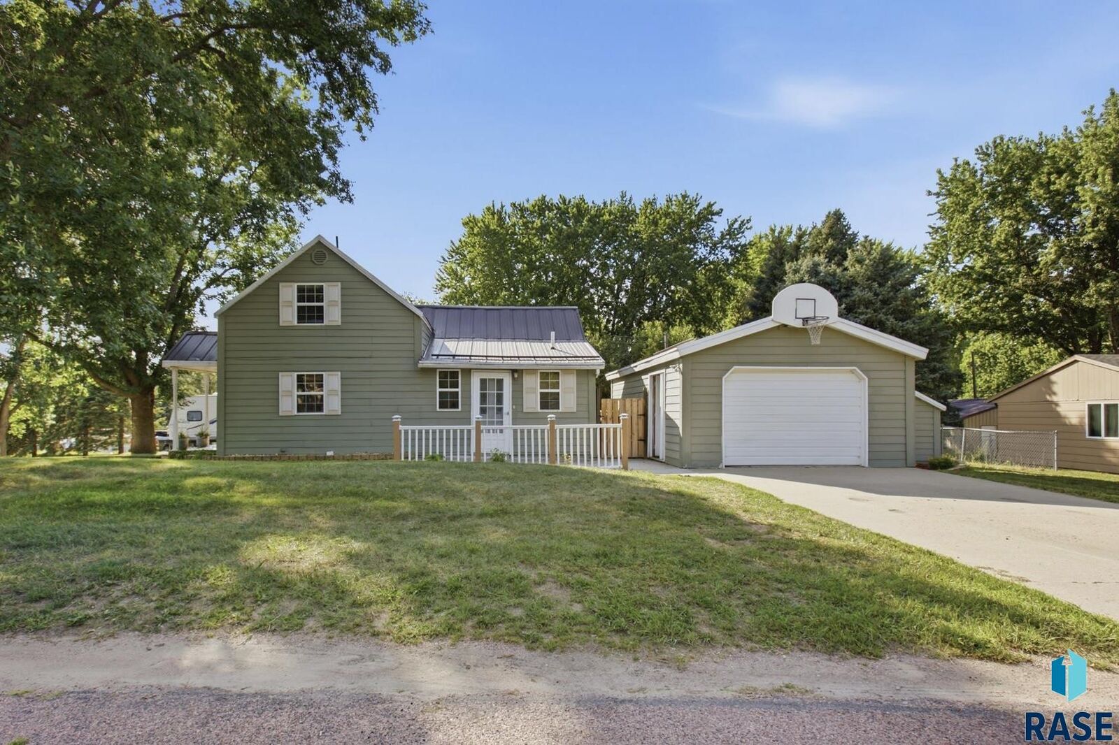 Property Photo: 240 Oak Ave SD 57003