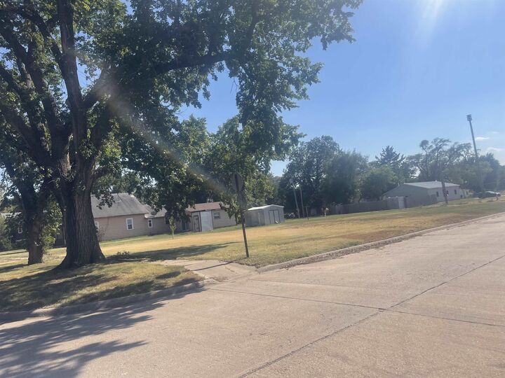 Property Photo:  611 N Blaine  KS 67009 