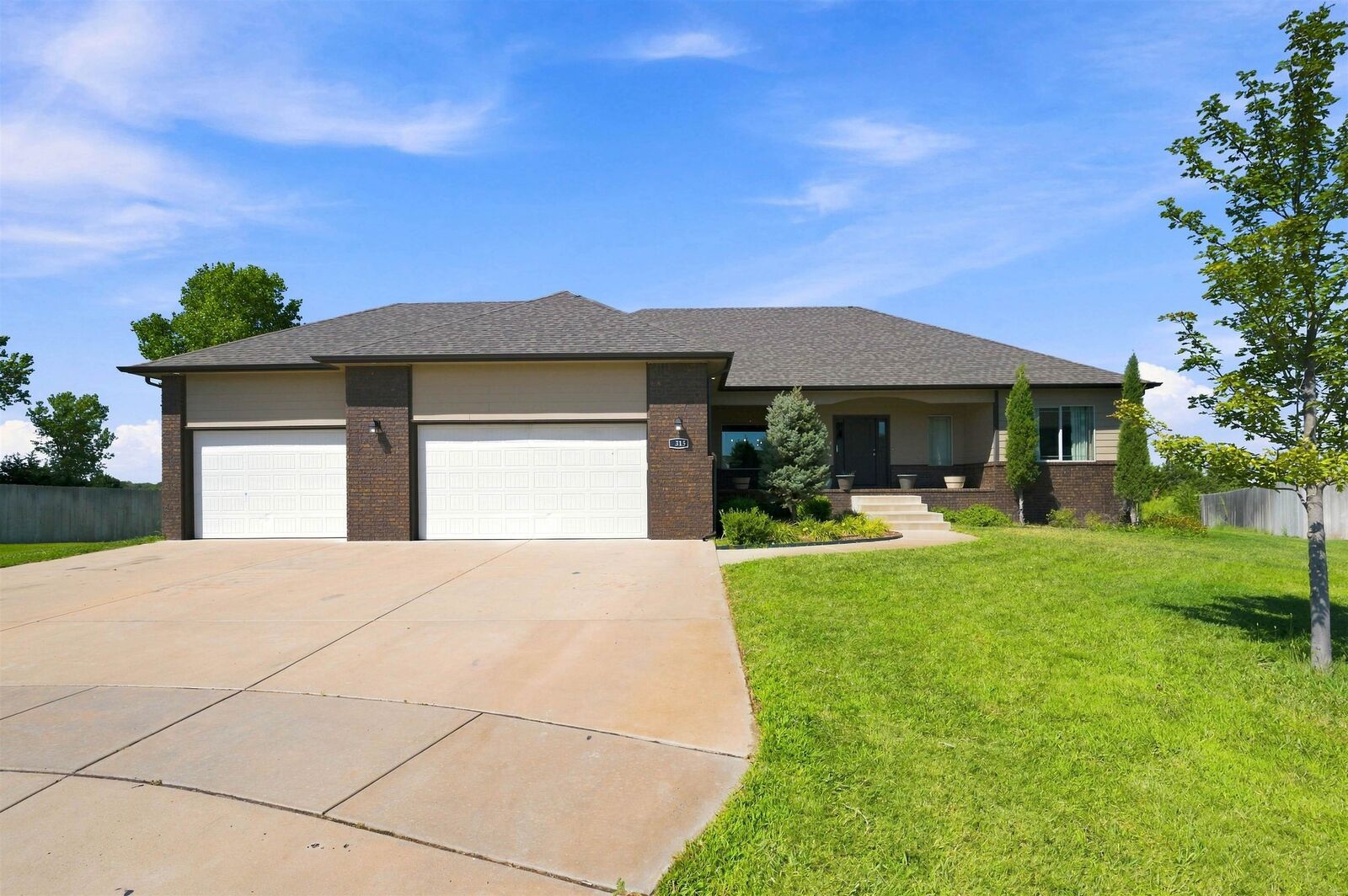 Property Photo:  3315 S Bluelake Ct  KS 67215 