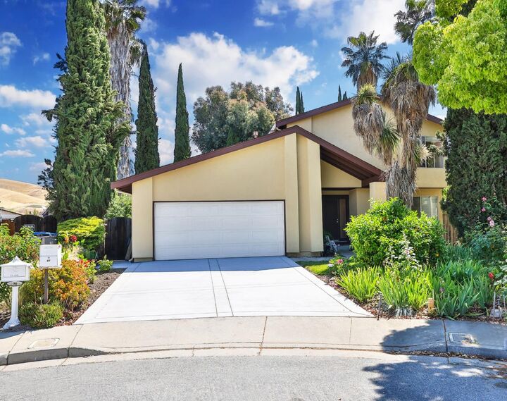 Property Photo: 90 Southport Court CA 95138