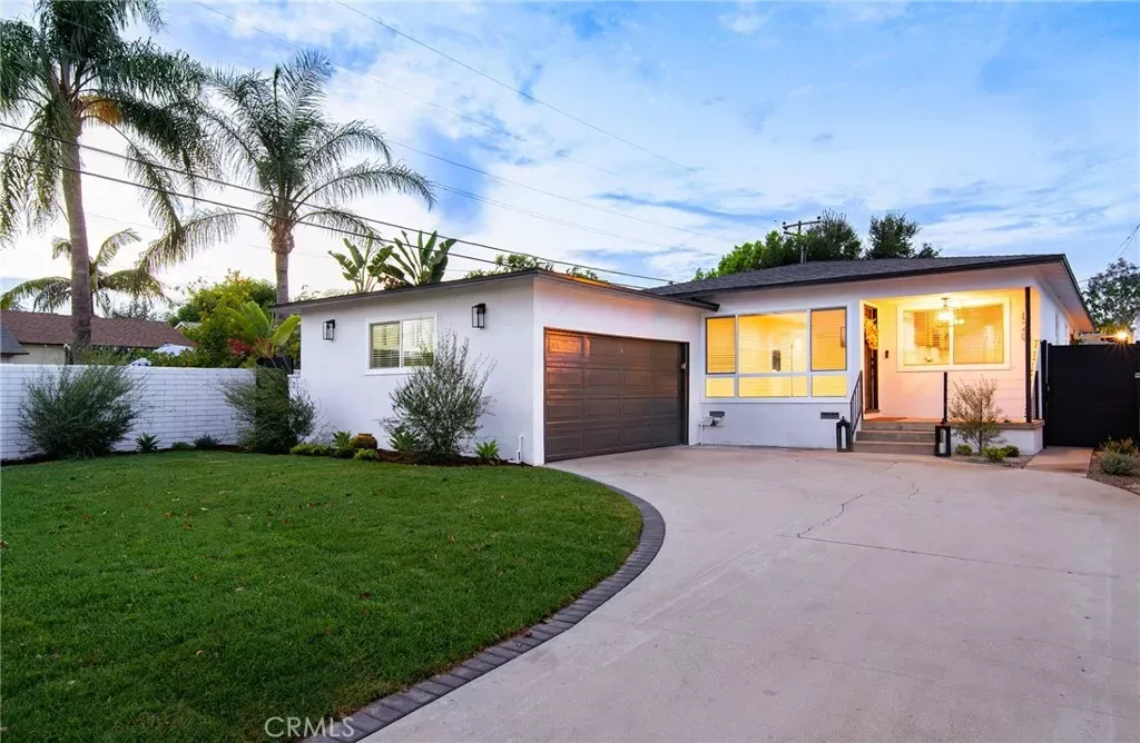 Property Photo:  820 W Harding  CA 90640 