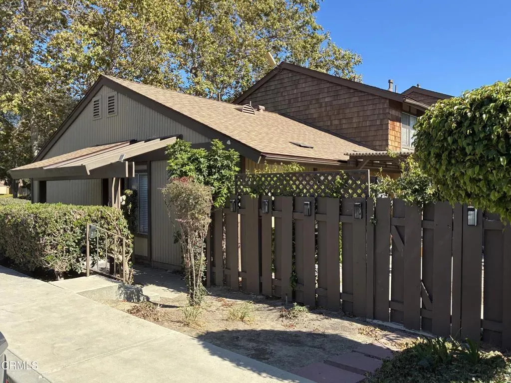 Property Photo:  1640 Parakeet Court  CA 93003 