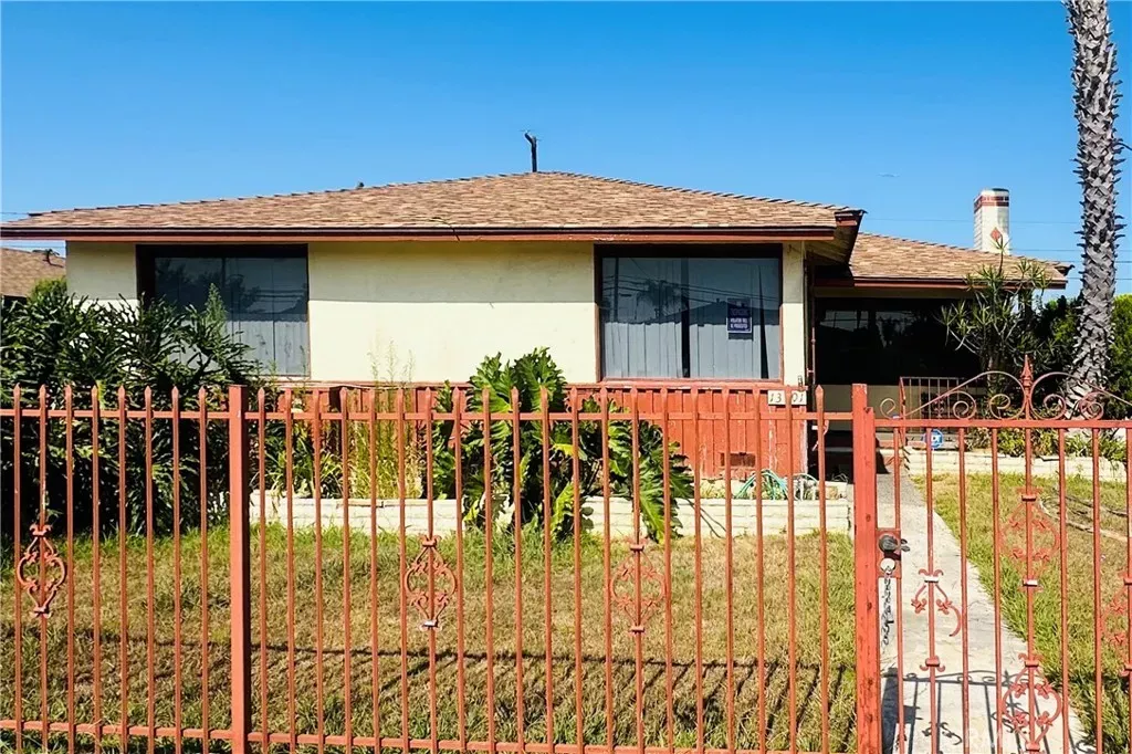 Property Photo:  13901 Spinning  CA 90249 
